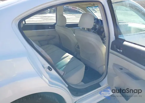 2011 Subaru Legacy 2.5I Premium из США, поврежденный, VIN 4S3BMBG65B3214678